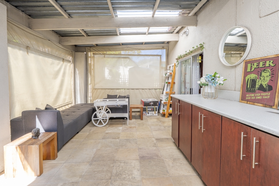 5 Bedroom Property for Sale in Kenridge Western Cape